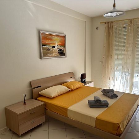 Sunrise Apartment Near The Center Tirana Exterior foto